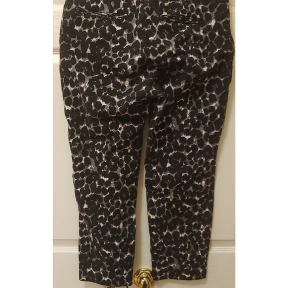 Women Old Navy Black Harper Mid Rise Leopard Cropped Ankle Pants Size 10 Regular - Picture 4 of 4